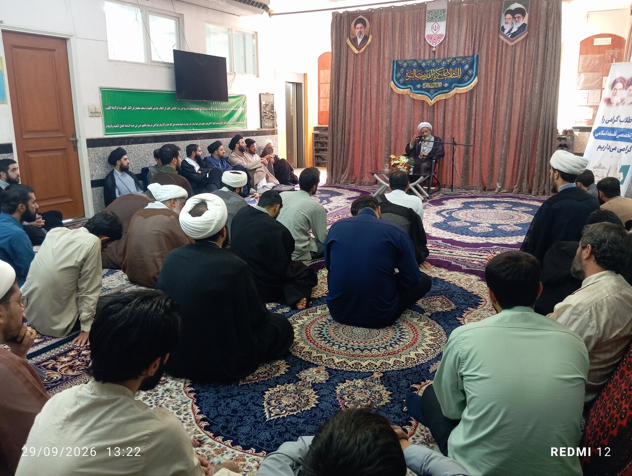طلبه باید سرمایه عمر و ایمان خود را با مراقبت حفظ کند