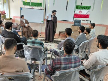 برگزاری کرسی آزاداندیشی «نماز و افق تمدن نوین اسلامی» در مدرسه علمیه آیت‌الله کفعمی زاهدان