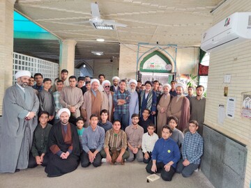 تصاویر/ روایتگری روحانیون جانباز در میان طلاب مدرسه علمیه محمودیه در گلزار شهدای بین المللی کرمان