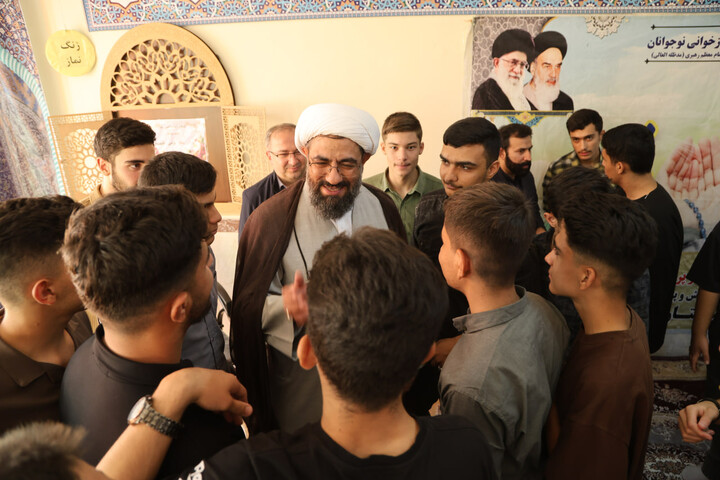 تصاویر / حضور امام جمعه همدان در جمع دانش‌آموزان