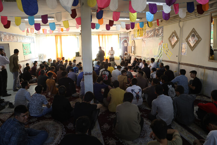 تصاویر / حضور امام جمعه همدان در جمع دانش‌آموزان
