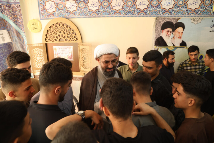 تصاویر / حضور امام جمعه همدان در جمع دانش‌آموزان