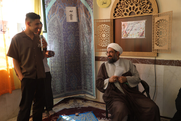 تصاویر / حضور امام جمعه همدان در جمع دانش‌آموزان