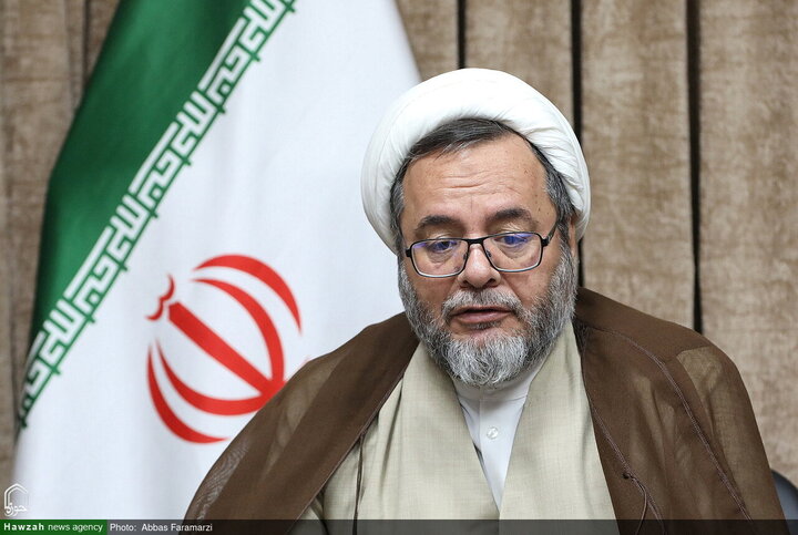 Photos/Le procureur spécial pour le clergé de Qom visite le Centre des médias des séminaires islamiques