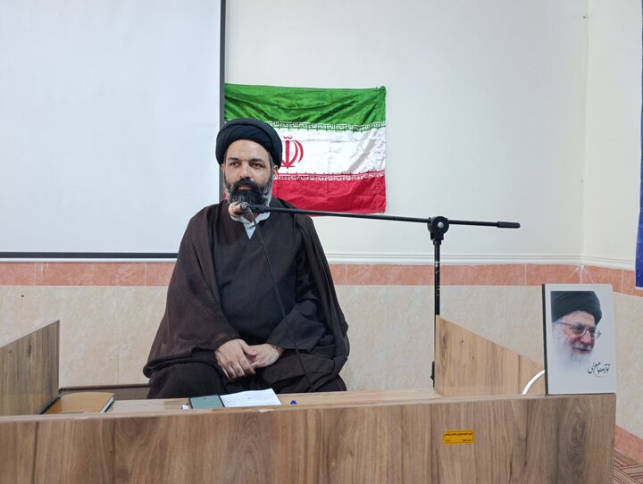 تصاویر/ کرسی آزاداندیشی «نماز و افق تمدن نوین اسلامی» در مدرسه علمیه سفیران آیت‌الله کفعمی(ره) زاهدان برگزار شد