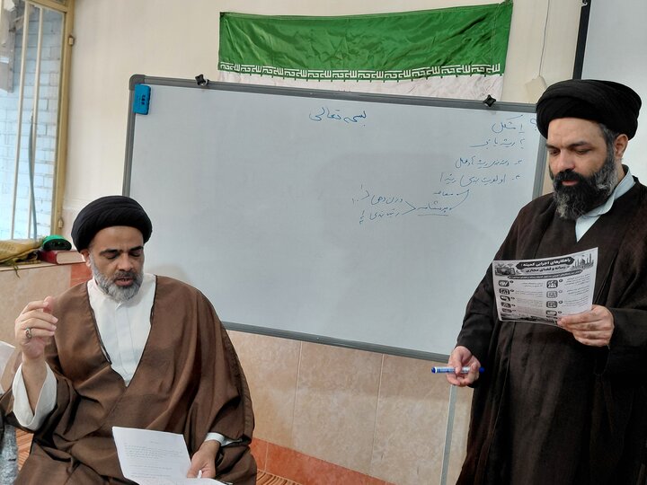 تصاویر/ کرسی آزاداندیشی «نماز و افق تمدن نوین اسلامی» در مدرسه علمیه سفیران آیت‌الله کفعمی(ره) زاهدان برگزار شد