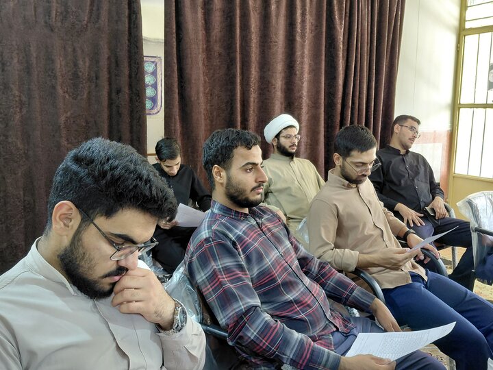 تصاویر/ کرسی آزاداندیشی «نماز و افق تمدن نوین اسلامی» در مدرسه علمیه سفیران آیت‌الله کفعمی(ره) زاهدان برگزار شد