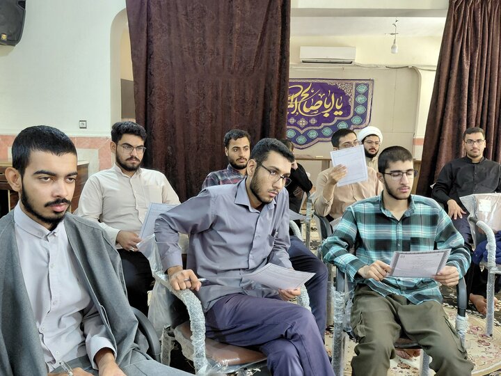 تصاویر/ کرسی آزاداندیشی «نماز و افق تمدن نوین اسلامی» در مدرسه علمیه سفیران آیت‌الله کفعمی(ره) زاهدان برگزار شد