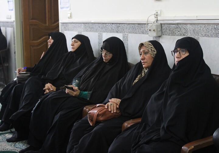 تصاویر/ نشست تبینی عفاف و حجاب در شهر کرمان