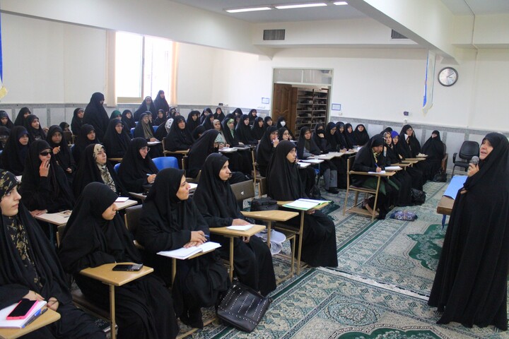 تصاویر/ نشست تبینی عفاف و حجاب در شهر کرمان
