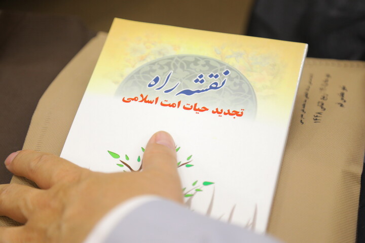 تصاویر / مراسم رونمایی از کتاب «فقیهی از کربلا» در قم