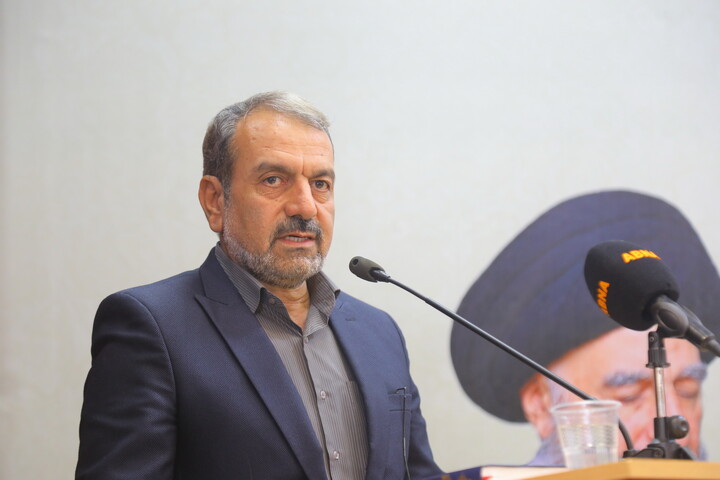 تصاویر / مراسم رونمایی از کتاب «فقیهی از کربلا» در قم