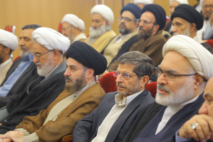 تصاویر / مراسم رونمایی از کتاب «فقیهی از کربلا» در قم