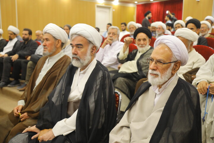 تصاویر / مراسم رونمایی از کتاب «فقیهی از کربلا» در قم