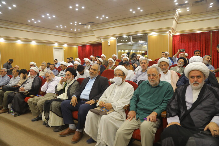 تصاویر / مراسم رونمایی از کتاب «فقیهی از کربلا» در قم
