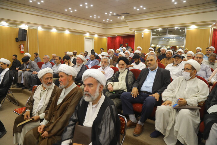 تصاویر / مراسم رونمایی از کتاب «فقیهی از کربلا» در قم