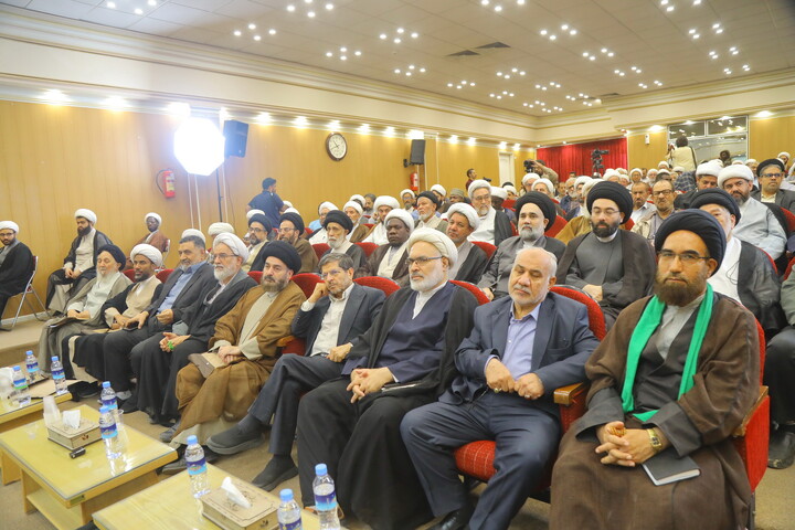 تصاویر / مراسم رونمایی از کتاب «فقیهی از کربلا» در قم