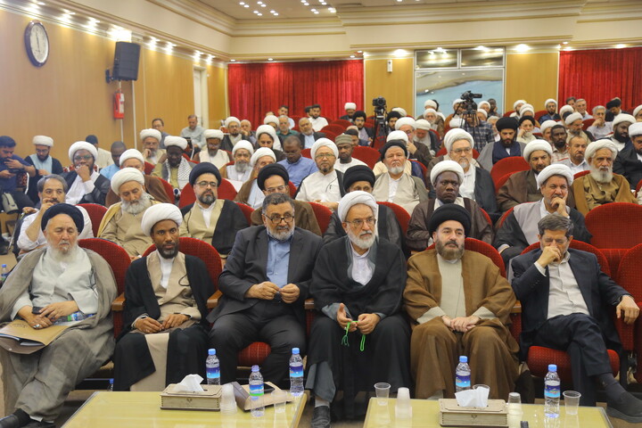 تصاویر / مراسم رونمایی از کتاب «فقیهی از کربلا» در قم