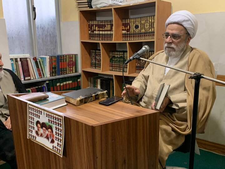 تصاویر/ جلسه تفسیر قرآن کریم در مدرسه علمیه امام صادق (ع) بهشهر
