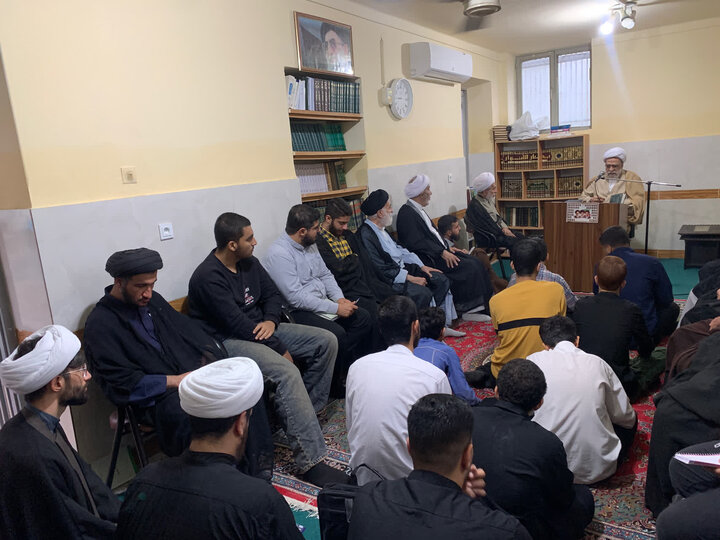 تصاویر/ جلسه تفسیر قرآن کریم در مدرسه علمیه امام صادق (ع) بهشهر