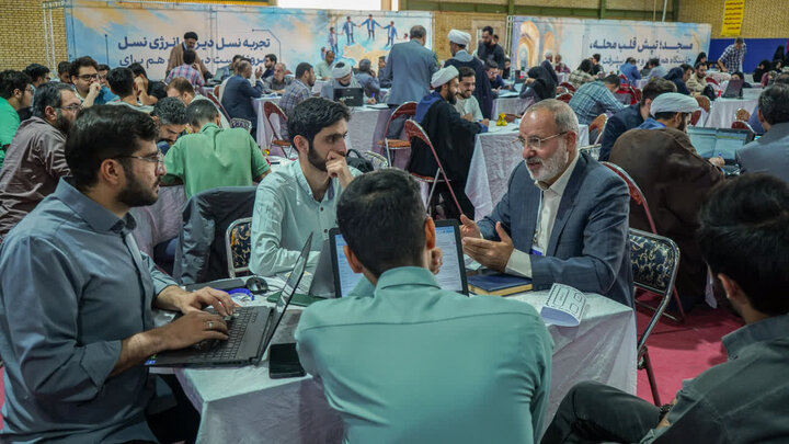 تصاویر/آغاز به کار سومین رویداد بین‌المللی حل مسئله «پاسخ» در اراک