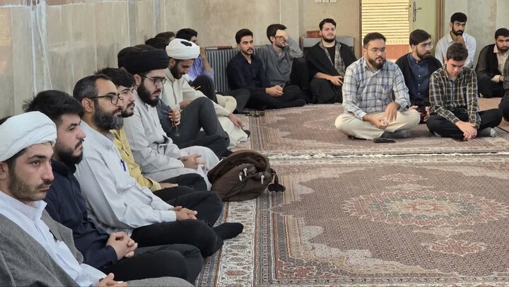 تصاویر/ نشست مدیریت و کادر مدرسه علمیه امام خمینی (ره) ارومیه با طلاب