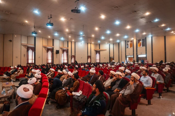 تصاویر/همایش سالانه مبلغین استان مرکزی در دانشگاه امیرکبیر اراک