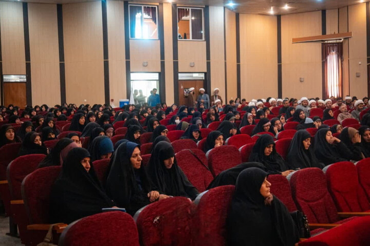 تصاویر/همایش سالانه مبلغین استان مرکزی در دانشگاه امیرکبیر اراک