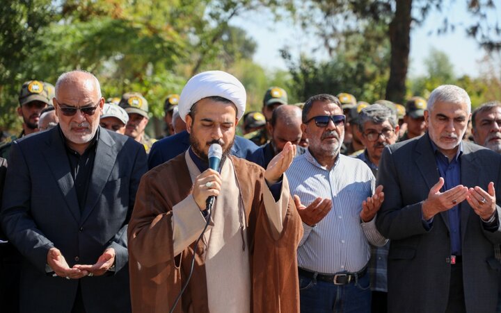 تصاویر/ تشییع و تدفین پیکر شهید گندمی پس از ۴۰ سال
