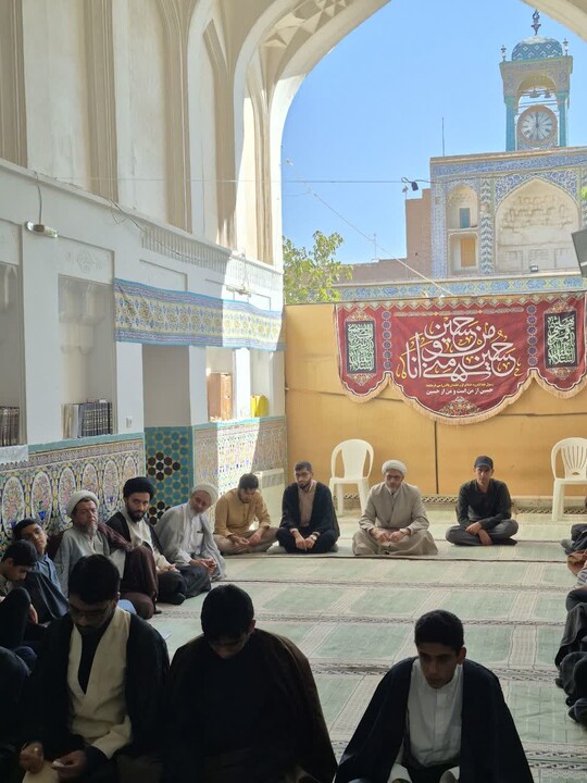 تصاویر/ روایتگری روحانیون جانباز در میان طلاب مدرسه علمیه ابراهیمیه