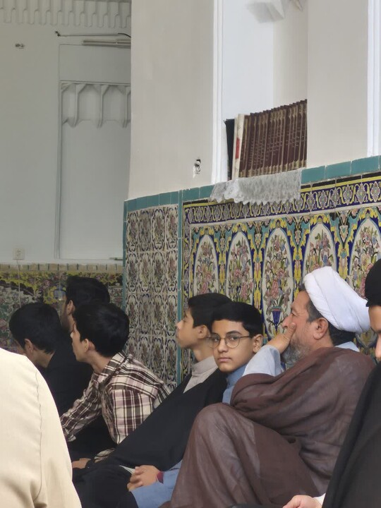 تصاویر/ روایتگری روحانیون جانباز در میان طلاب مدرسه علمیه ابراهیمیه