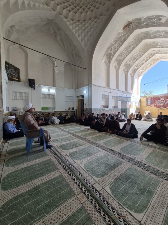 تصاویر/ روایتگری روحانیون جانباز در میان طلاب مدرسه علمیه ابراهیمیه