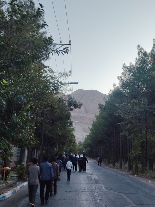 تصاویر/ روایتگری روحانیون جانباز در میان طلاب مدرسه علمیه محمودیه در گلزار شهدای بین المللی کرمان