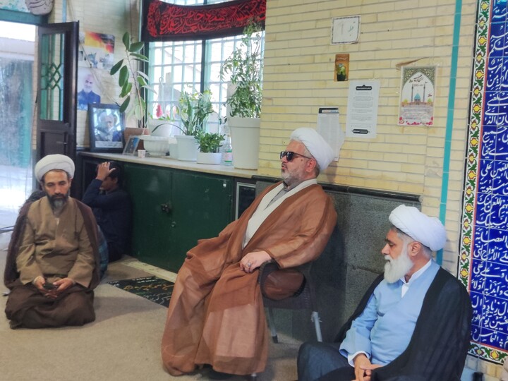 تصاویر/ روایتگری روحانیون جانباز در میان طلاب مدرسه علمیه محمودیه در گلزار شهدای بین المللی کرمان