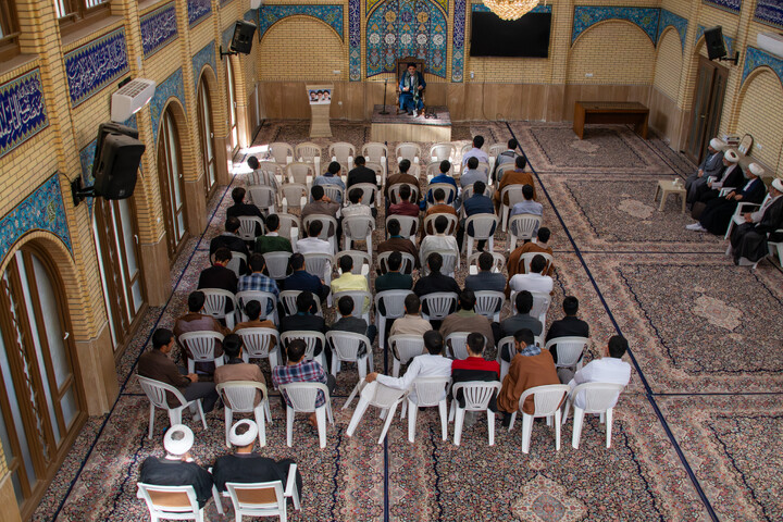 تصاویر/ روایتگری روحانیون جانباز در میان طلاب مدرسه علمیه صالحیه شهر کرمان