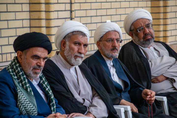 تصاویر/ روایتگری روحانیون جانباز در میان طلاب مدرسه علمیه صالحیه شهر کرمان