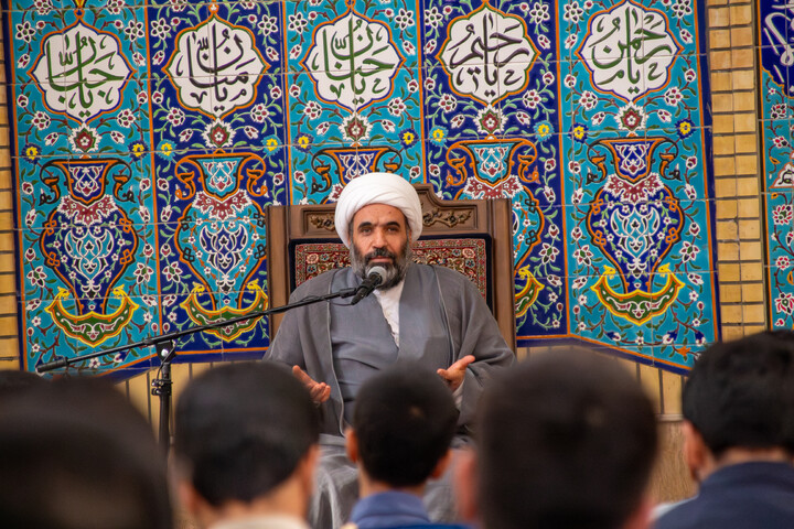 تصاویر/ روایتگری روحانیون جانباز در میان طلاب مدرسه علمیه صالحیه شهر کرمان