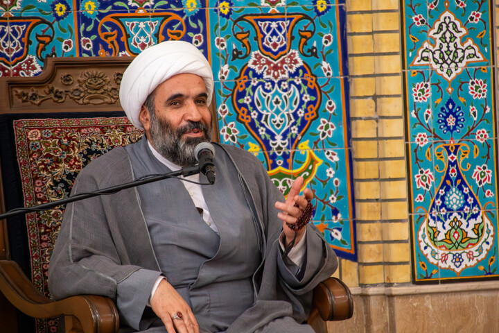 تصاویر/ روایتگری روحانیون جانباز در میان طلاب مدرسه علمیه صالحیه شهر کرمان