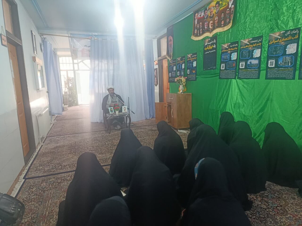 نشست بصیرتی در مدرسه علمیه فاطمه الزهرا(س) بم