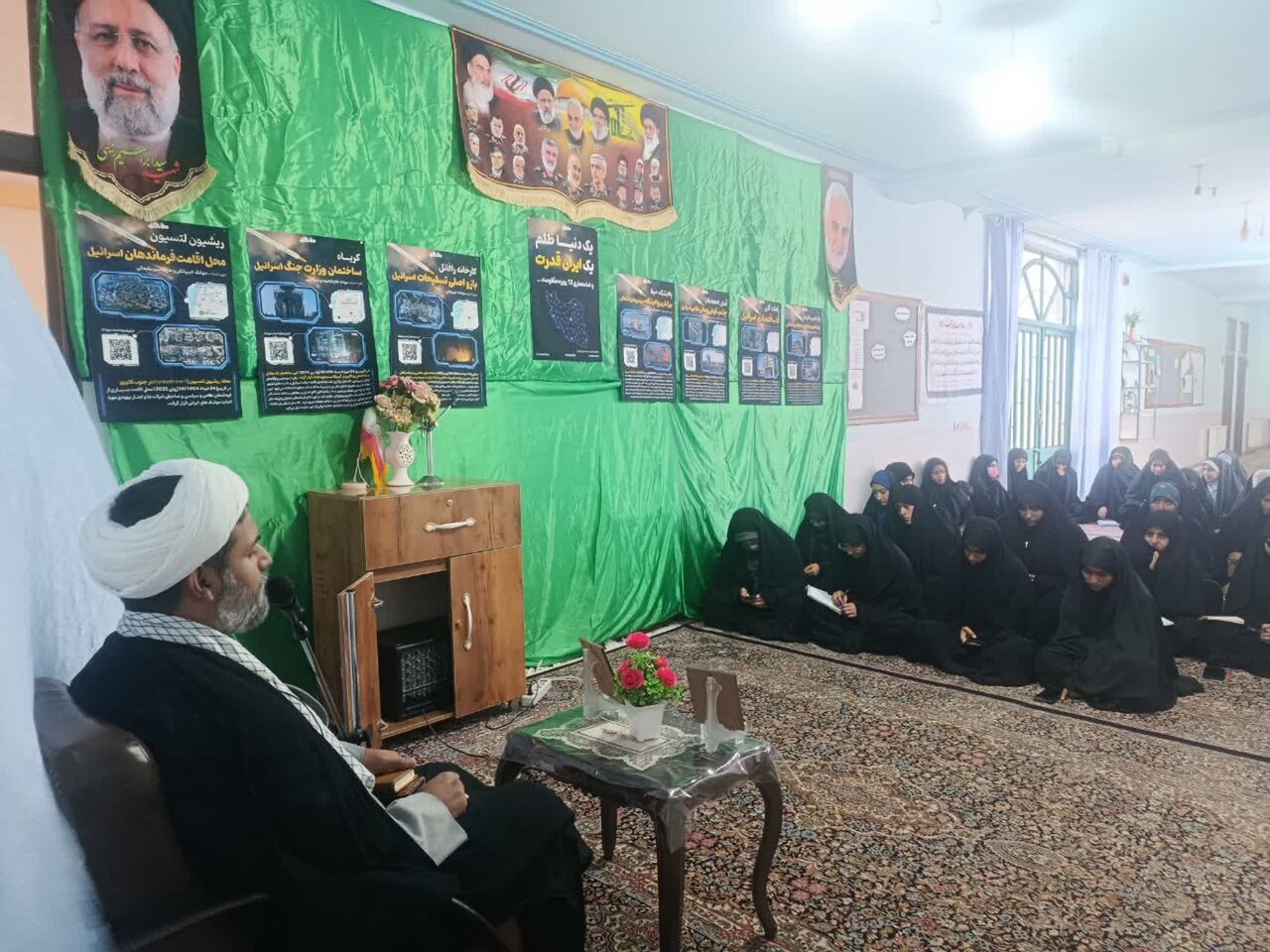 نشست بصیرتی در مدرسه علمیه فاطمه الزهرا(س) بم