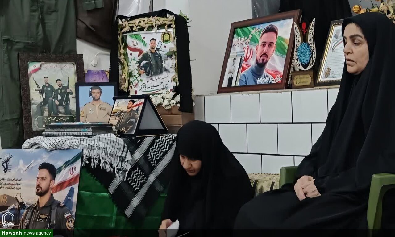 تجلیل مسئولان مدرسه علمیه الزهرا(س) دزفول از خانواده شهید خلبان باقری حسینوند