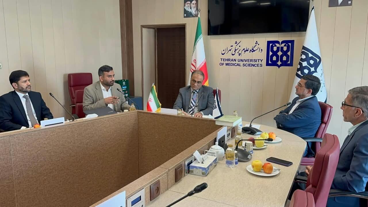 تہران؛ پاکستانی سفیر کا وفد کے ہمراہ تہران یونیورسٹی آف میڈیکل سائنسز کا تفصیلی دورہ/ریسرچ پراجیکٹس میں باہمی تعاون پہ تفصیلی گفتگو