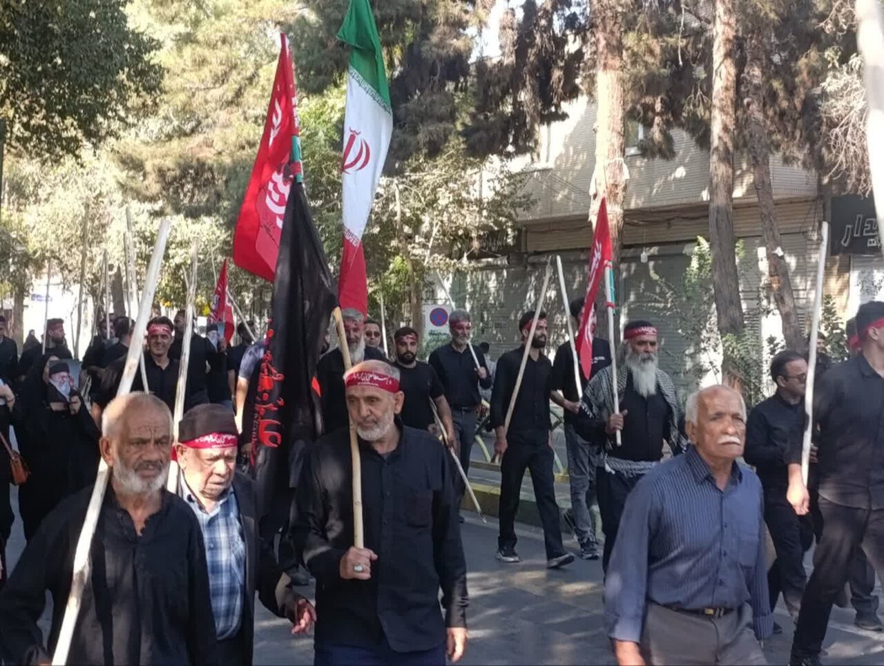کاروان پیاده «وارثان حماسه خونین اردهال» عازم مشهد اردهال شدند+تصاویر وفیلم