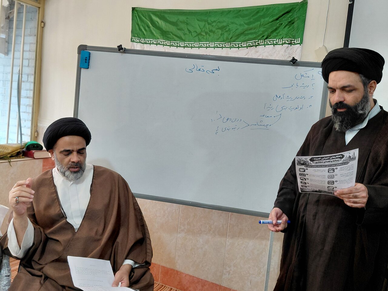 تصاویر/ کرسی آزاداندیشی «نماز و افق تمدن نوین اسلامی» در مدرسه علمیه سفیران آیت‌الله کفعمی(ره) زاهدان برگزار شد