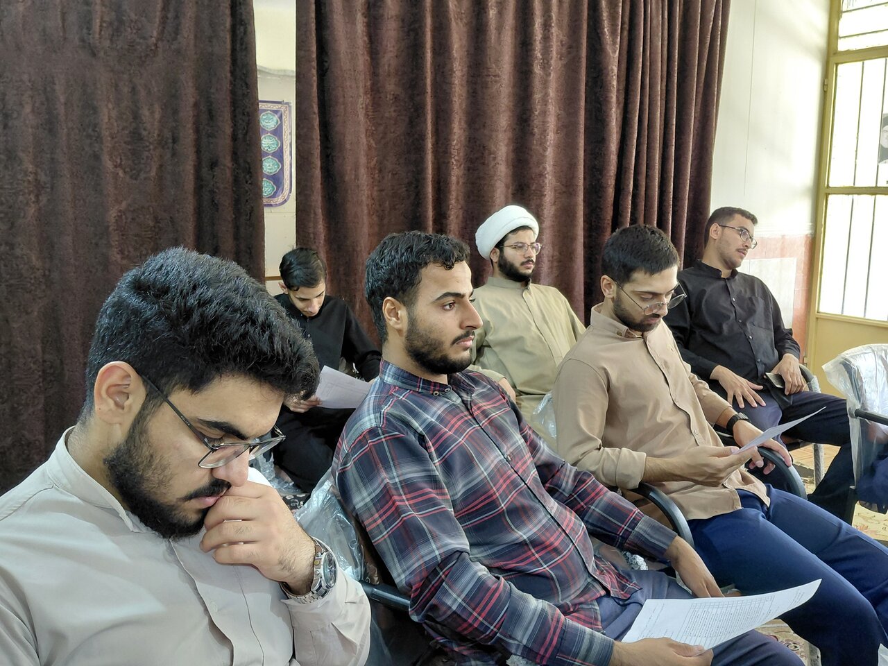تصاویر/ کرسی آزاداندیشی «نماز و افق تمدن نوین اسلامی» در مدرسه علمیه سفیران آیت‌الله کفعمی(ره) زاهدان برگزار شد
