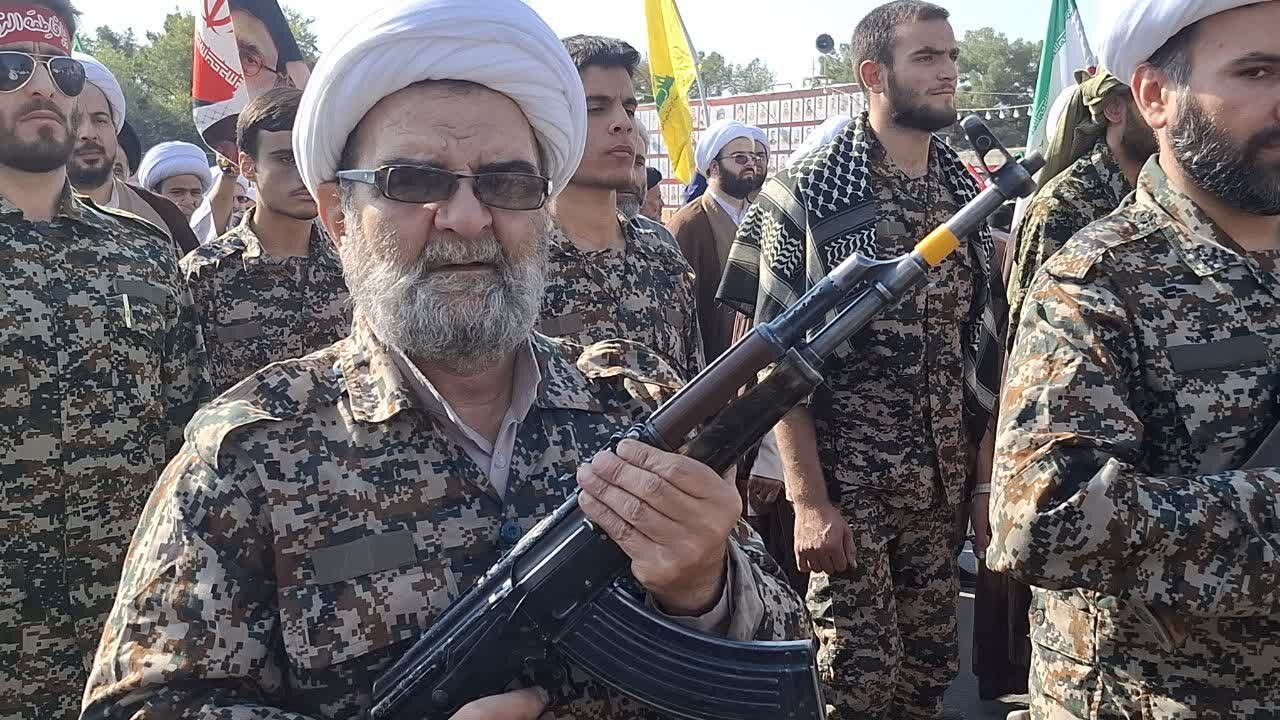 حضور 450 نفر از جامعه حوزوی کاشان در همایش «جان‌فدای ایران» 