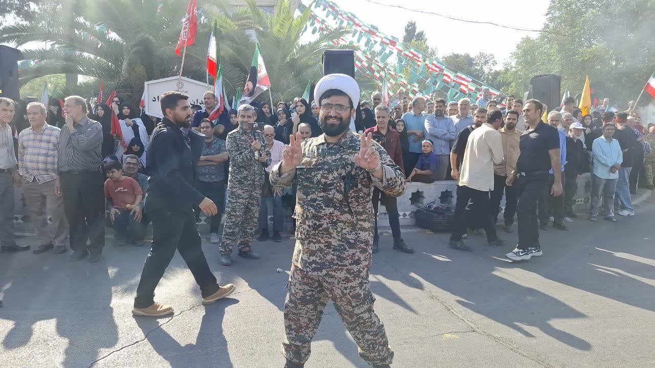 حضور 450 نفر از جامعه حوزوی کاشان در همایش «جان‌فدای ایران» 