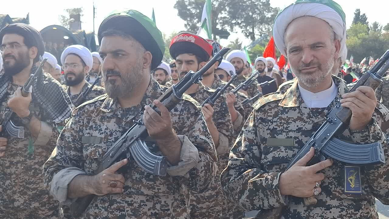 حضور 450 نفر از جامعه حوزوی کاشان در همایش «جانفدای ایران»