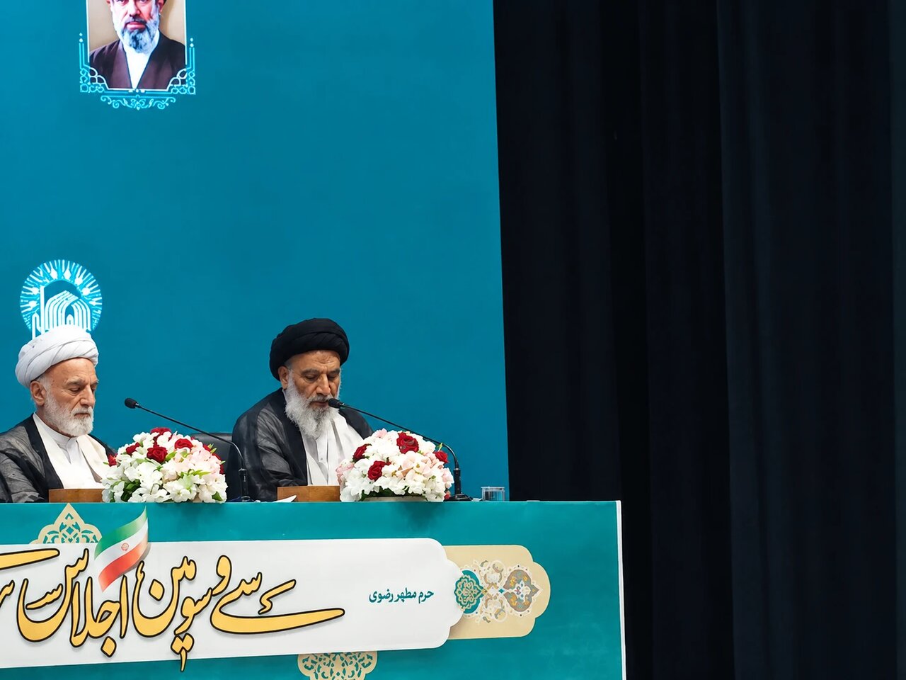 نماز اول وقت باید در متن زندگی مردم قرار گیرد