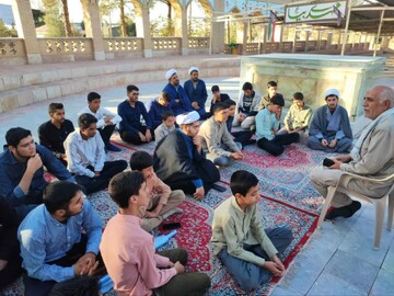 تصاویر/ حضور طلاب شهرستان زرند در گلزار شهدا به مناسبت هفته دفاع مقدس